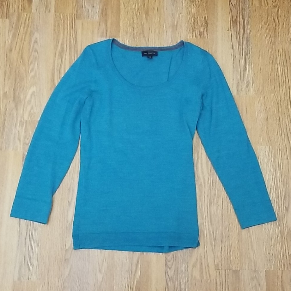 Blue green top